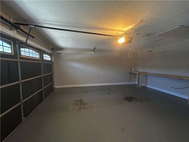Building Photo - 249 Deerfield Ct