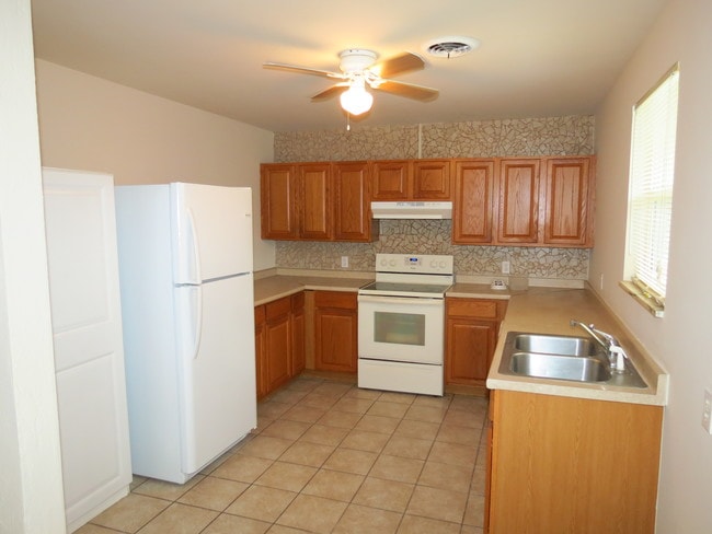 Building Photo - 122 Magnolia Dr