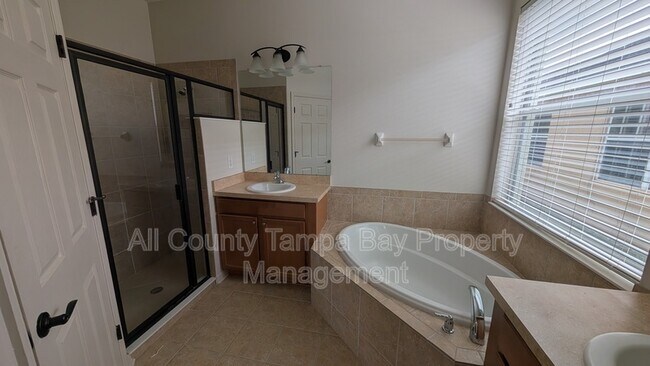 Building Photo - 17449 New Cross Cir