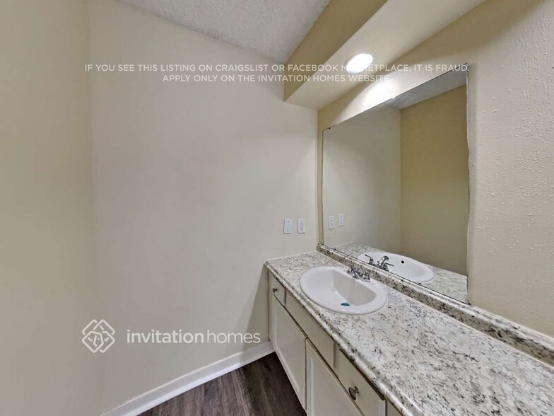 Building Photo - 11911 N Youngwood Ln
