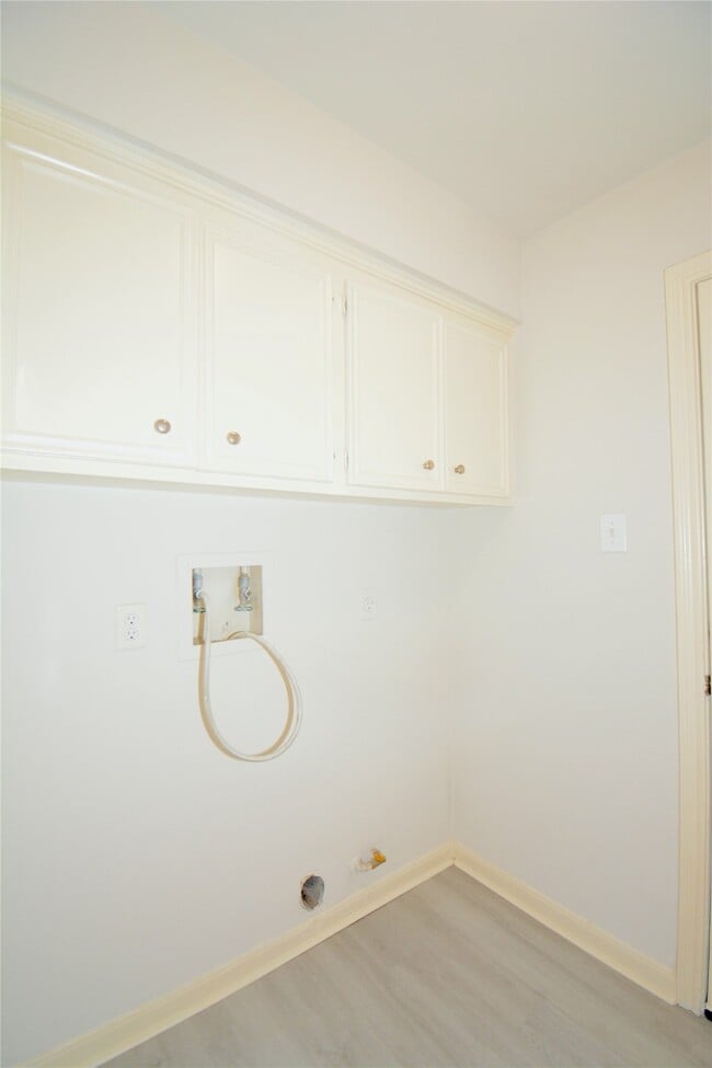 Building Photo - 15138 Corona Del Mar Dr
