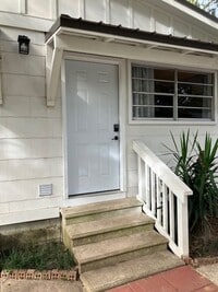 Building Photo - Kings Drive