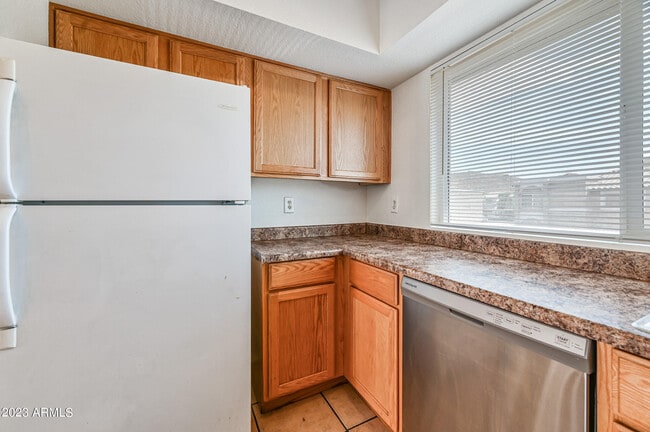 Building Photo - 10802 N 16th Ave