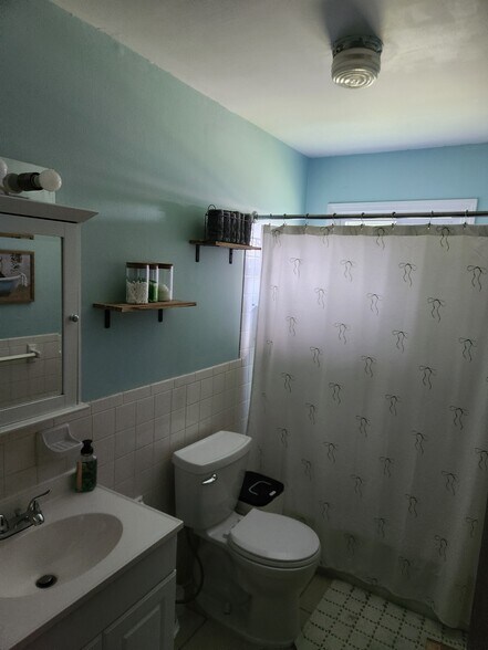 Bathroom - 802 West St