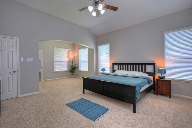 Building Photo - 7810 Oak Moss Dr