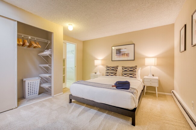 Building Photo - 13954 NE 60th Way