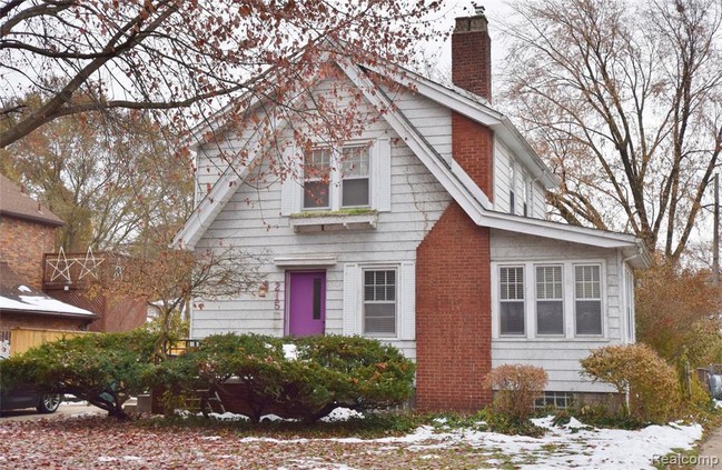 Primary Photo - 215 W Maplehurst Ave