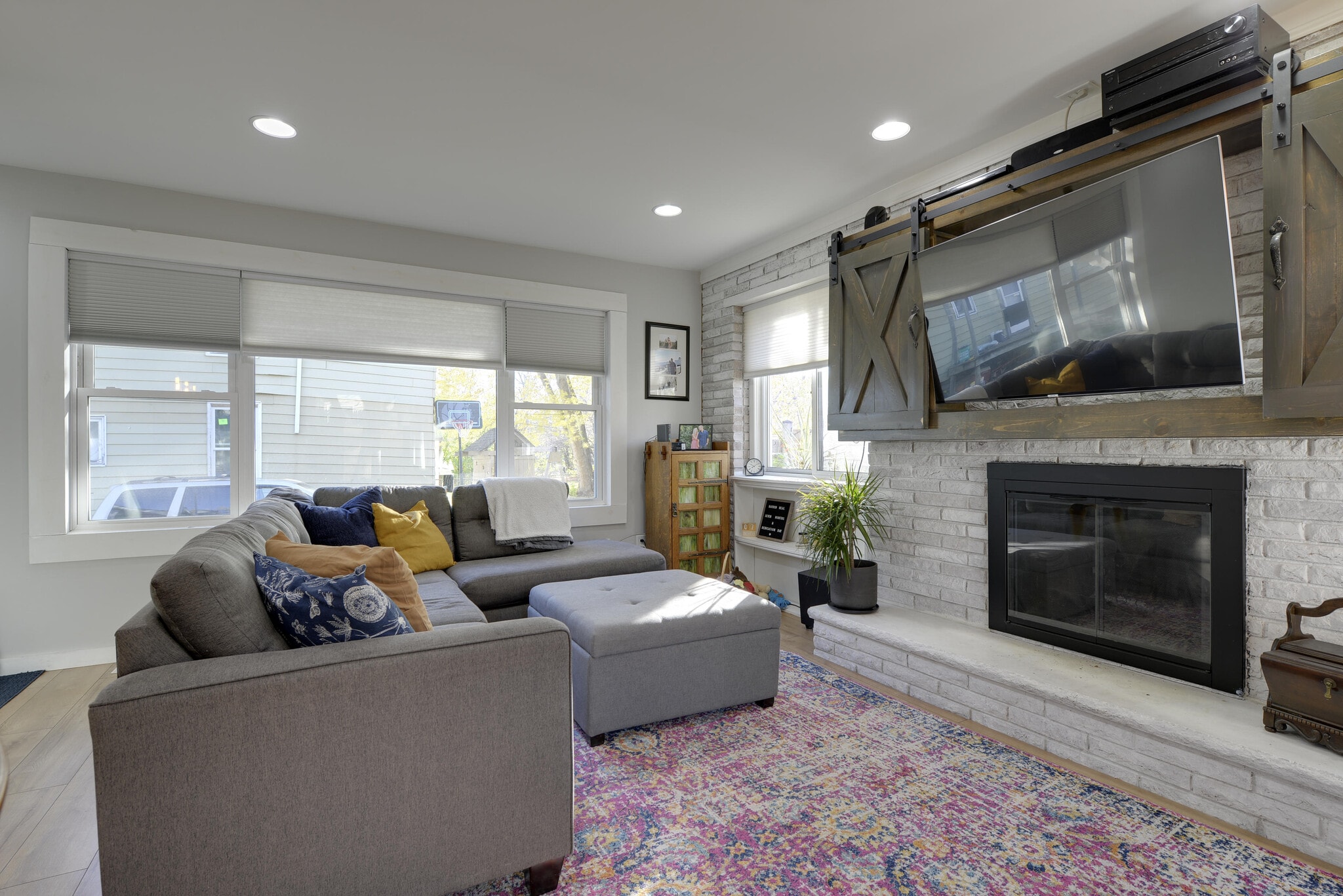 Building Photo - 266 King St W