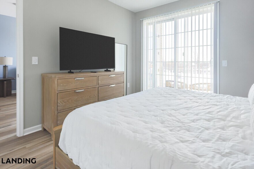 Building Photo - 100 River Park Dr