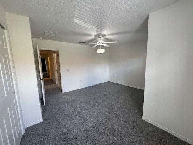 Building Photo - 3 Bedroom 2 1/2 Bathroom Townhome in the Gated community of Compass Bay