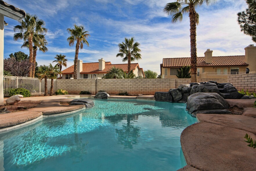 Oversized Pool - 2312 Glenbrook Way