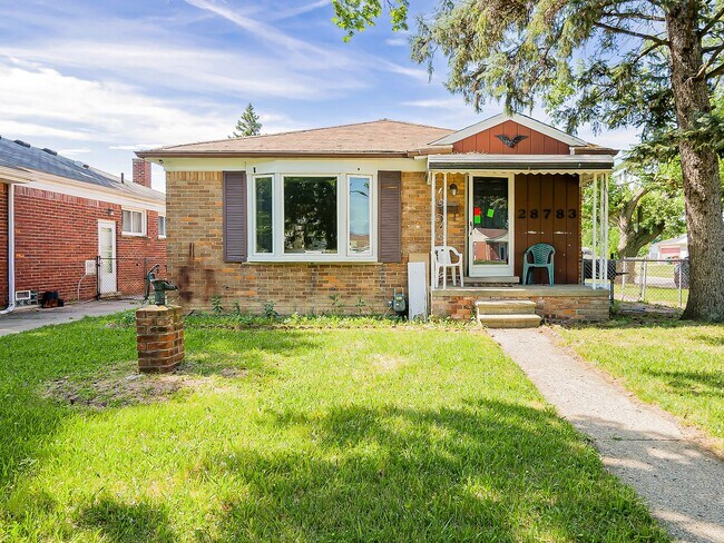 Building Photo - Charming 3-Bedroom Ranch in the Heart of Garden City