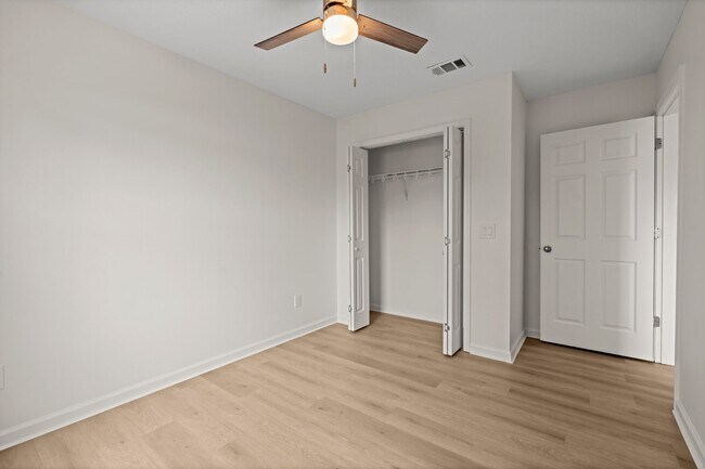 Building Photo - 5115 E 11th St