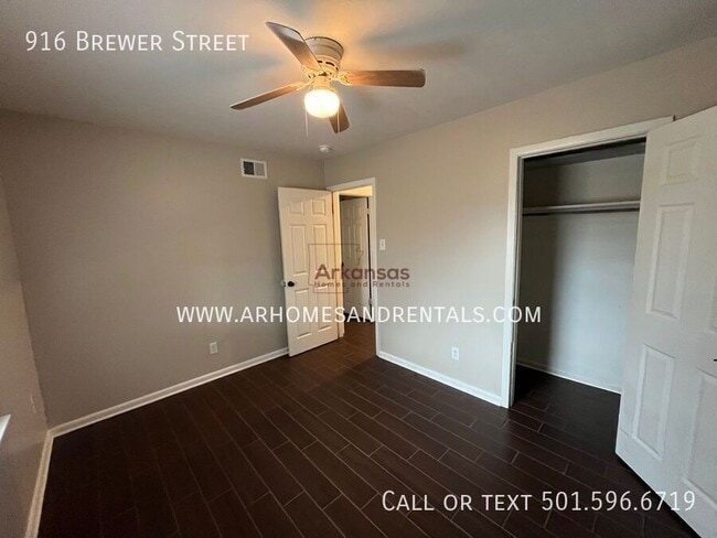 Building Photo - 916 Brewer St