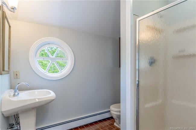 Building Photo - 241 Maple Rd