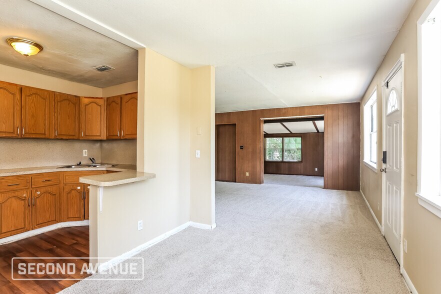 Building Photo - 6815 Bambi Ln