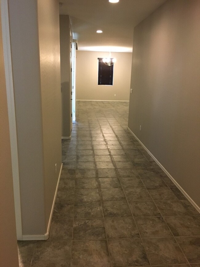Building Photo - NEWER Beautiful Home in Fire Rock Villas!!