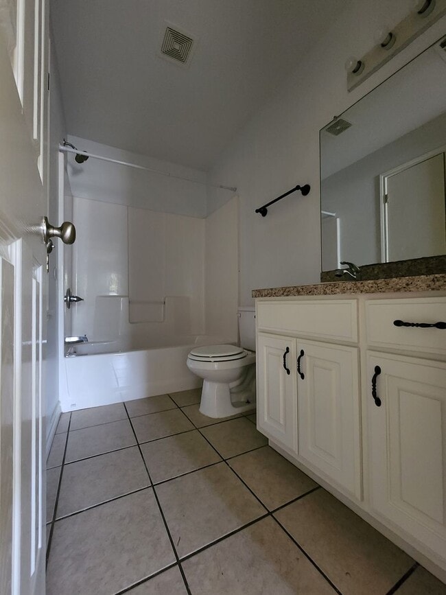 Building Photo - 3 bedroom 2 bath brick home