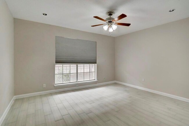 Building Photo - 12633 Memorial Dr