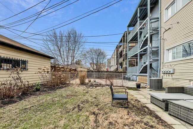 Building Photo - 3330 W Hutchinson St