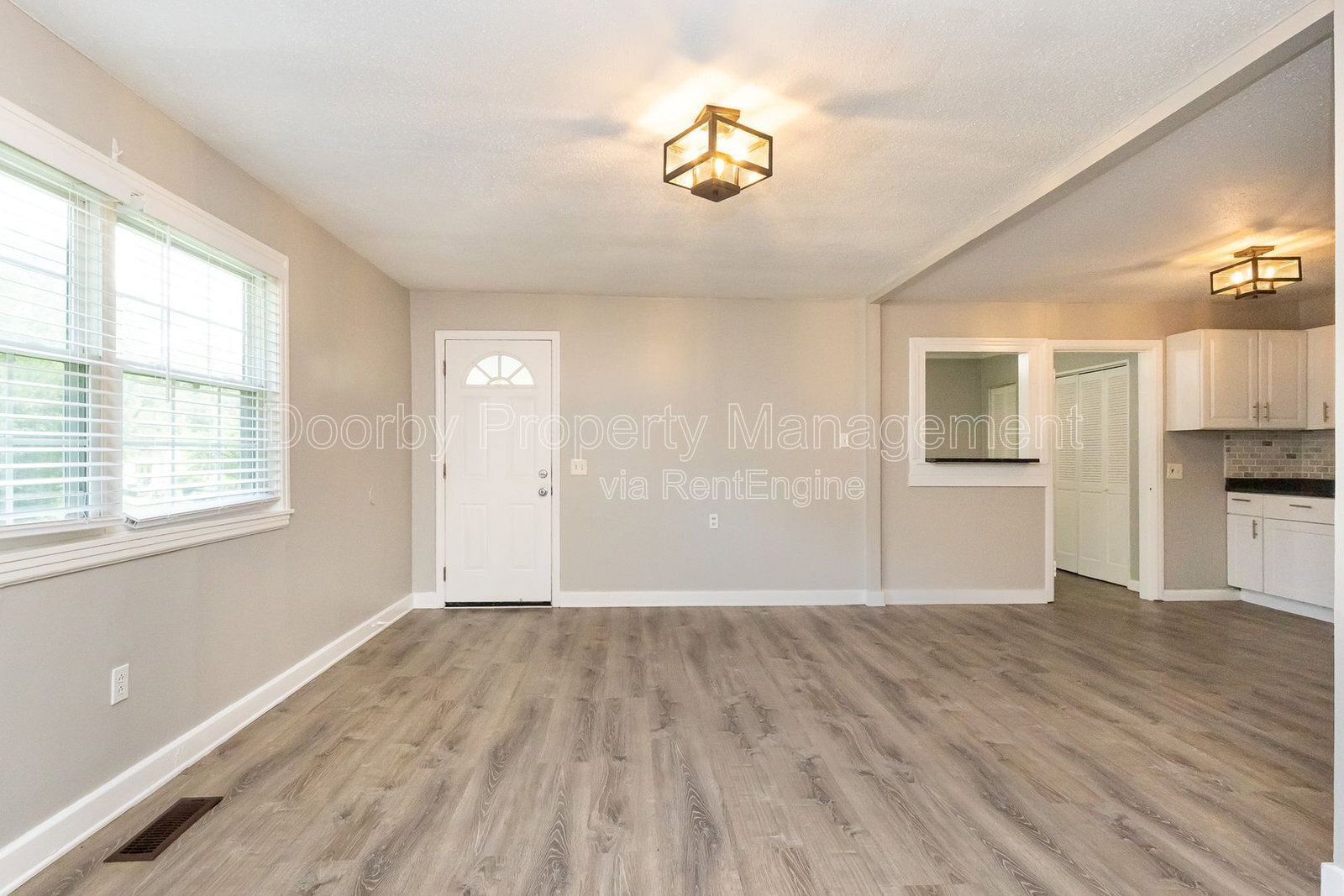 Building Photo - 1635 Dogwood Dr
