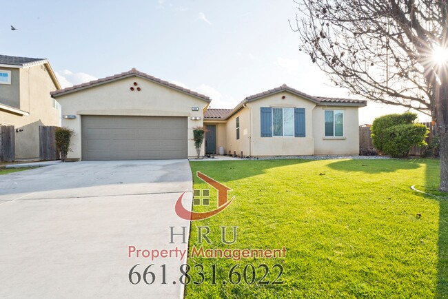 Building Photo - SW-Bakersfield features 3 bed 2 bath with ...