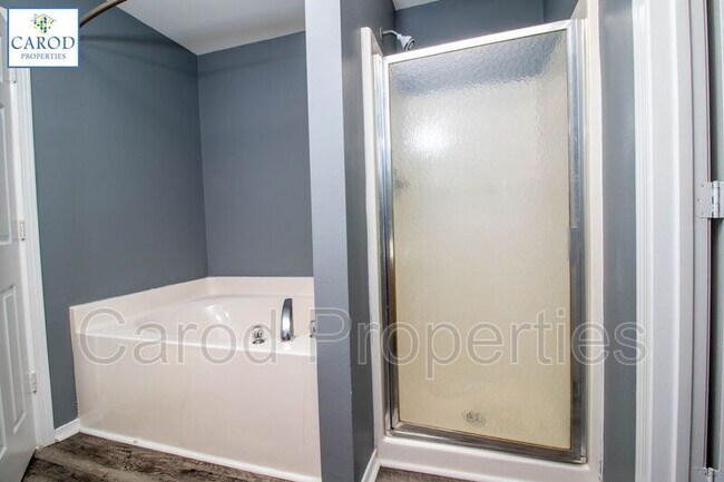 Building Photo - 8630 Redding Glen Ave