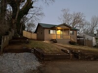 Building Photo - 211 Flenniken Ave
