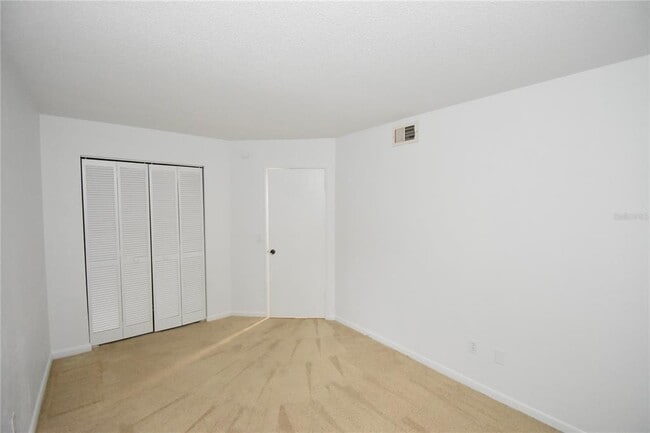 Building Photo - 11 Surrey Ct