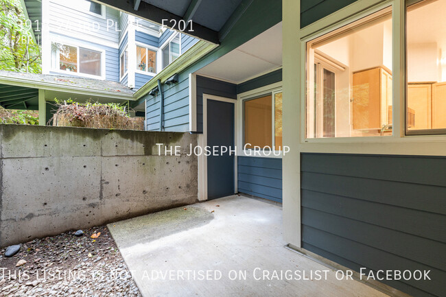 Building Photo - Stunningly Updated 2 bed/2ba Home in Bothell