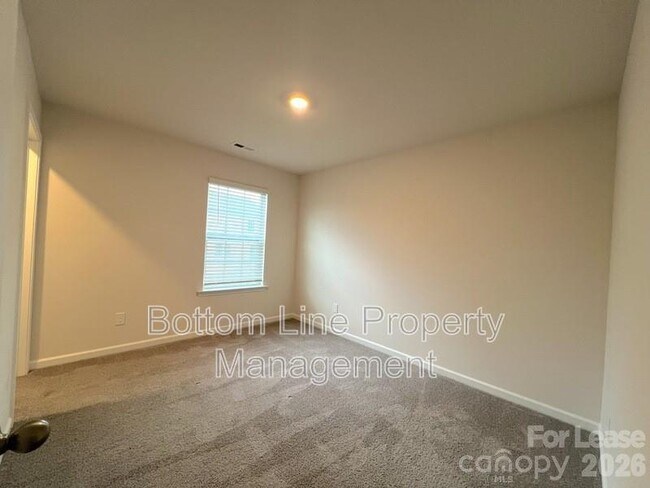 Building Photo - 1603 Blue Velvet Ln