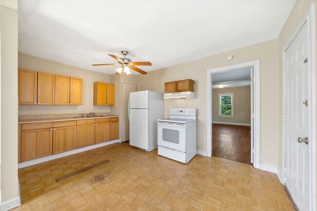 Building Photo - 313 La Manda Blvd
