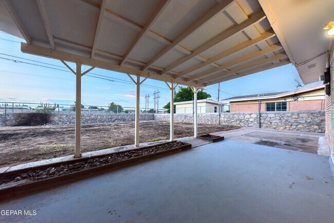 Building Photo - 4909 Winthrop Dr