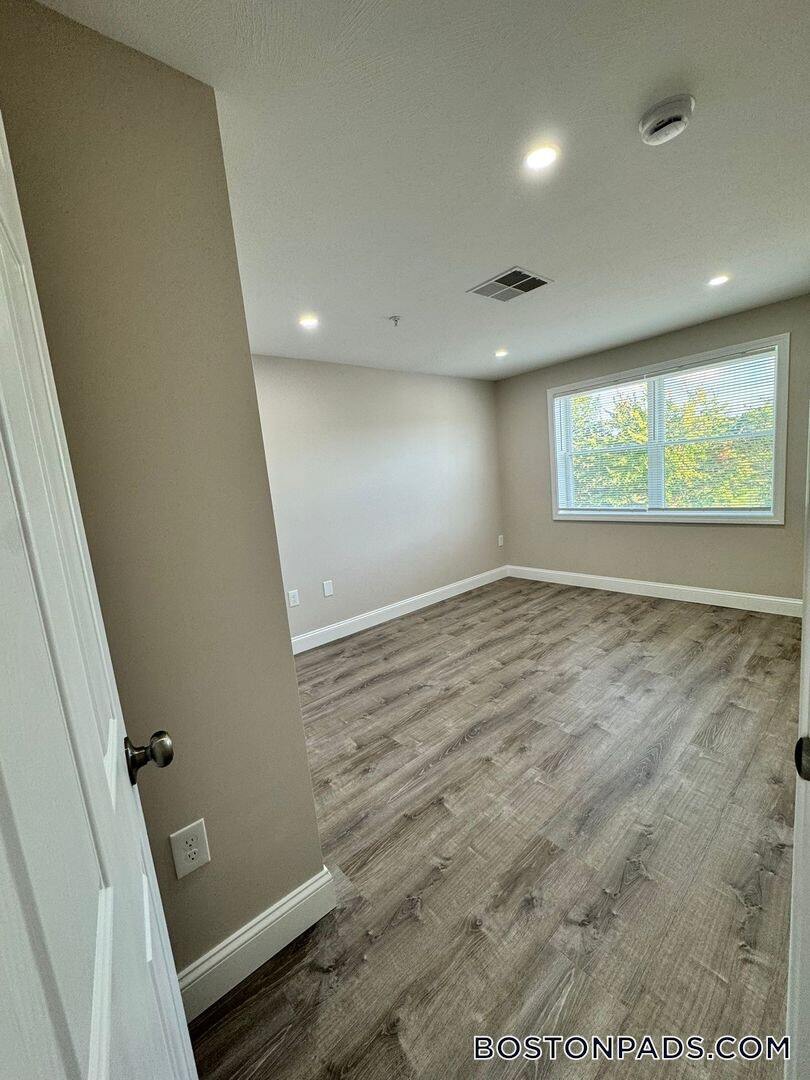 Building Photo - 21 Kenmar Dr