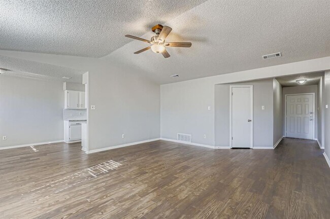 Building Photo - 11807 Acorn Creek Trail