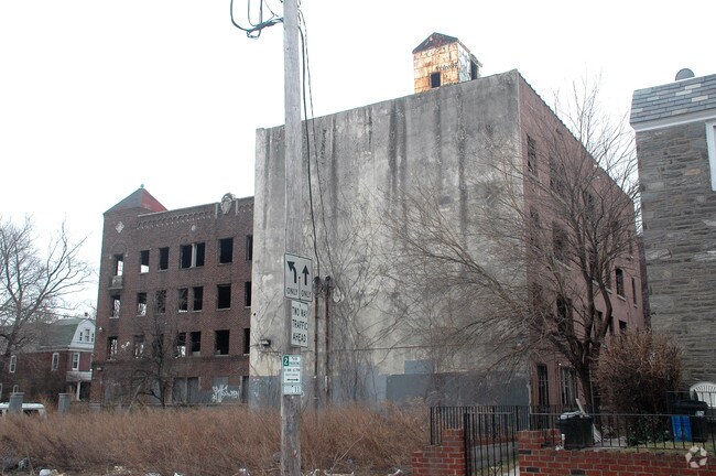 Building Photo - 5824-5850 N 13th St