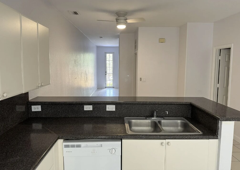 Building Photo - 3516 Shoma Dr