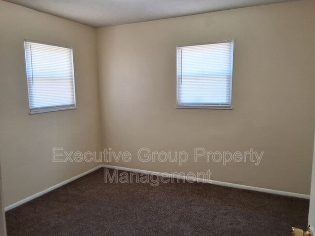 Building Photo - 1190 Lois Ln