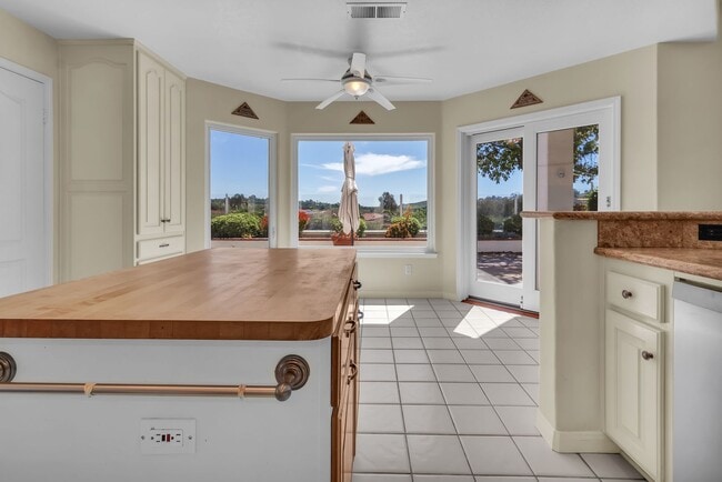 Building Photo - 12 Bergamo