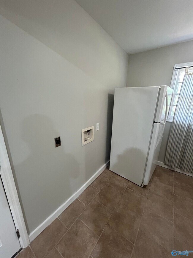Building Photo - 2705 Whitesburg Dr