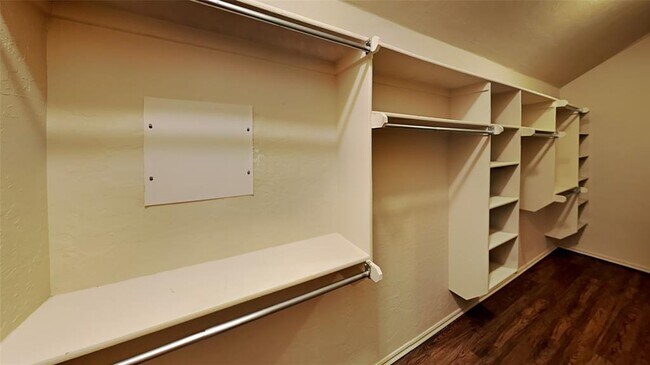 Building Photo - 16409 Stoneview Dr