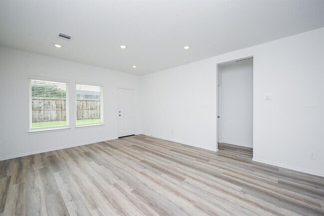 Building Photo - 16822 Paintbrush Holw Ln