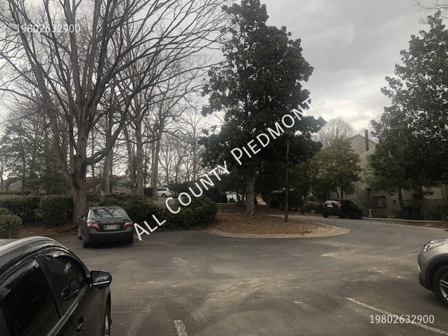 Building Photo - 43 Old Post Rd