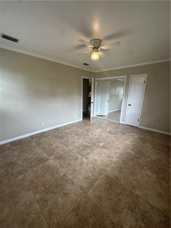 Building Photo - 706 Crescent Cir