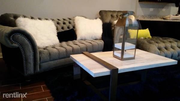 Building Photo - 8136 S Kedzie Ave