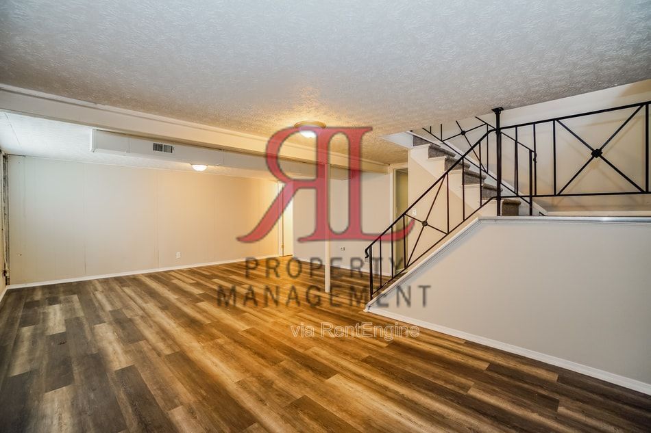 Building Photo - 363 Regents Rd