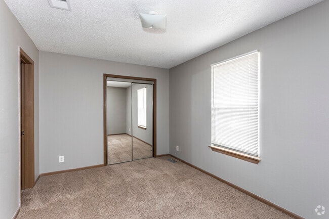 2BR, 1.5BA - 1250 SF - Chestnut Heights