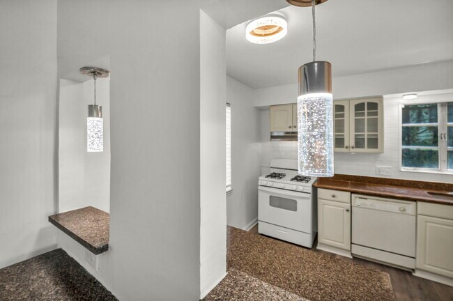 Building Photo - 1787 Tanglewood Dr