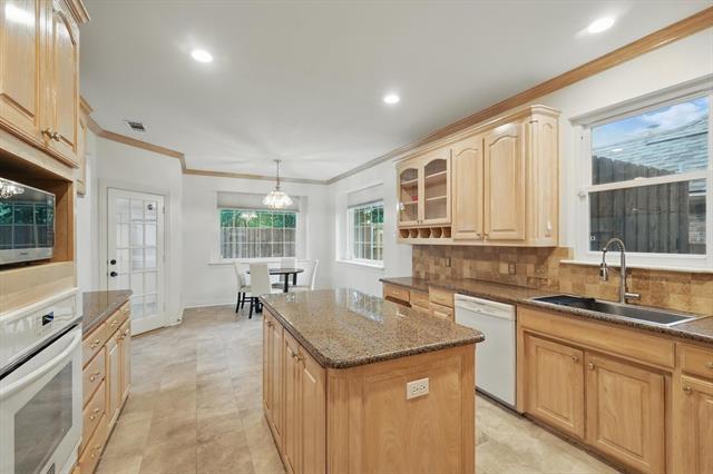 Building Photo - 2413 Oak Brook Dr