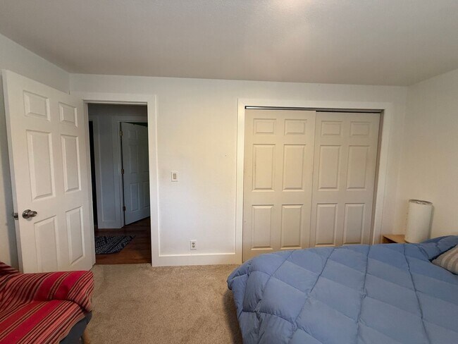 Building Photo - Spacious 4 Bed/3 Single Family Home in SW Bend - Large Backyard